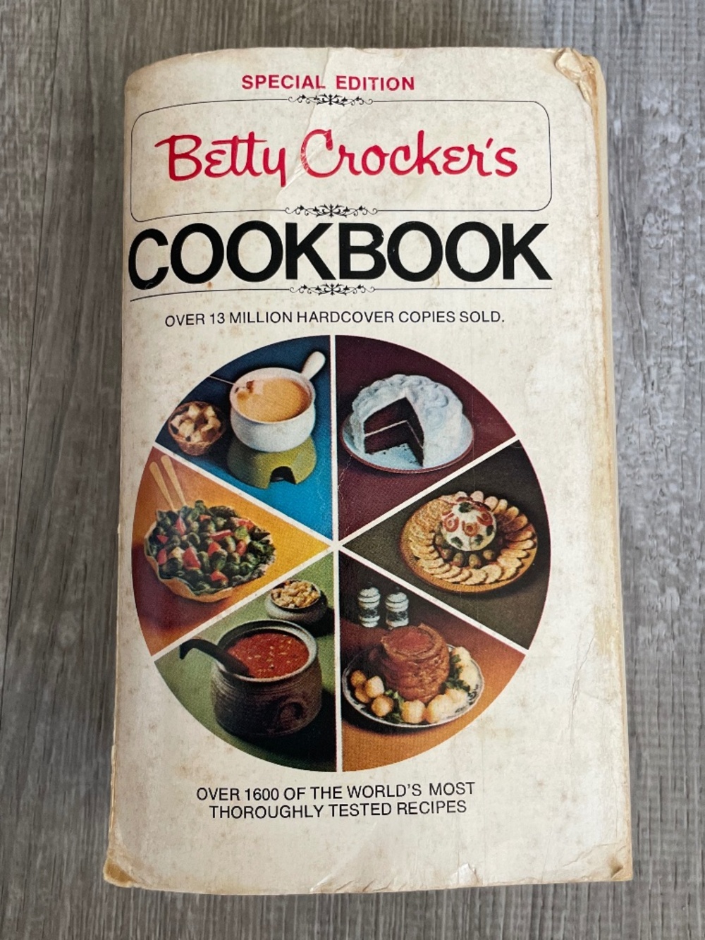Betty Crocker's Cookbook (1976 Bantam Paperback Edition)